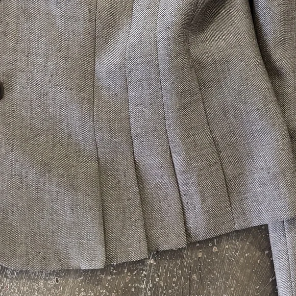 Le Suit Classic Gray Tailored Blazer | Structured Fit Elegant Workwear - Picture 11 of 14